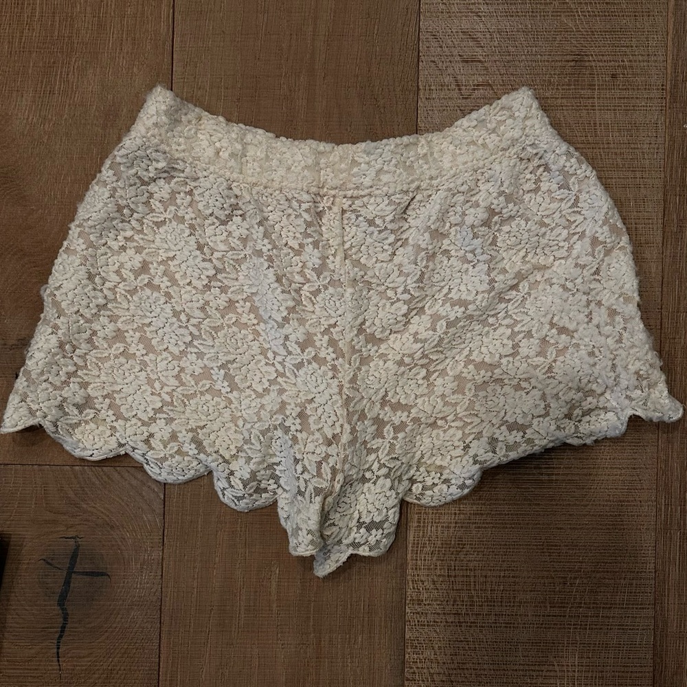 Chic Lace High Waist Shorts in Cream